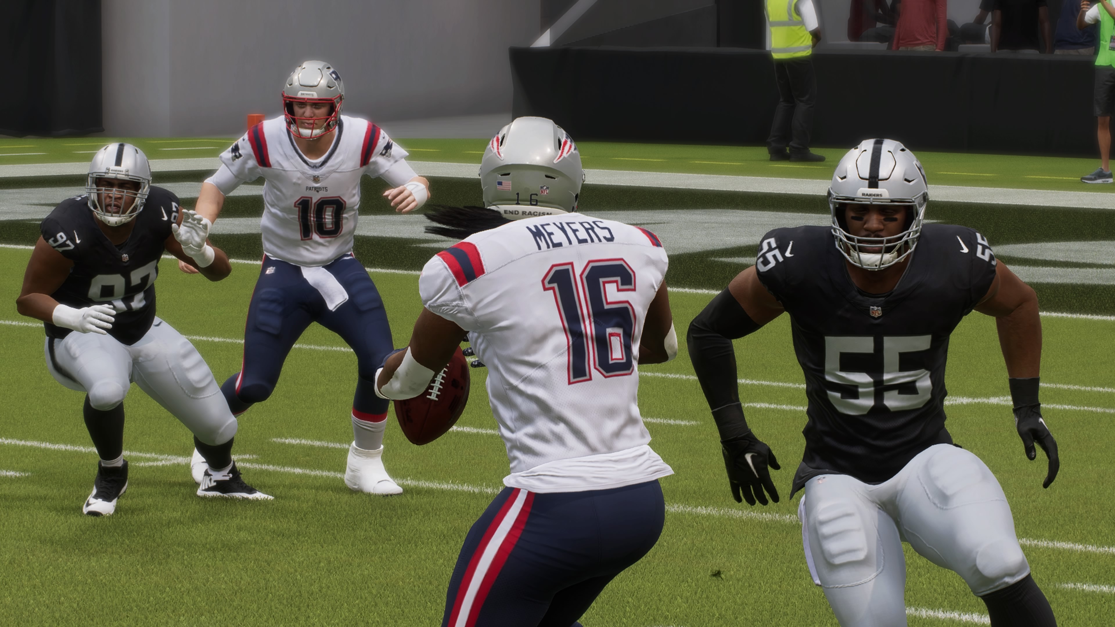 Madden 23: How to Make a Lateral Pass